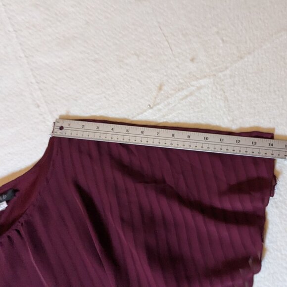 Theo & b burgundy tank with silky/swingy over layer, size XL - Picture 7 of 10